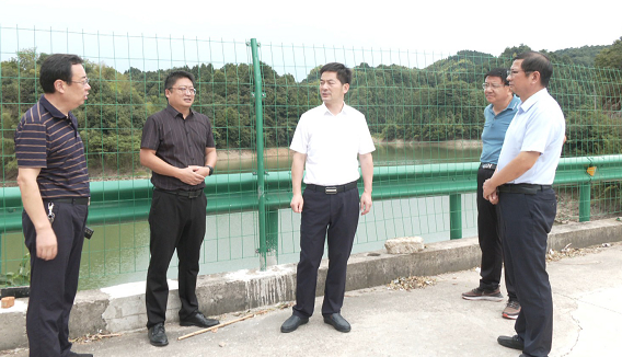 罗文调研督导抗旱工作