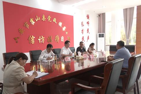 罗文接待信访群众