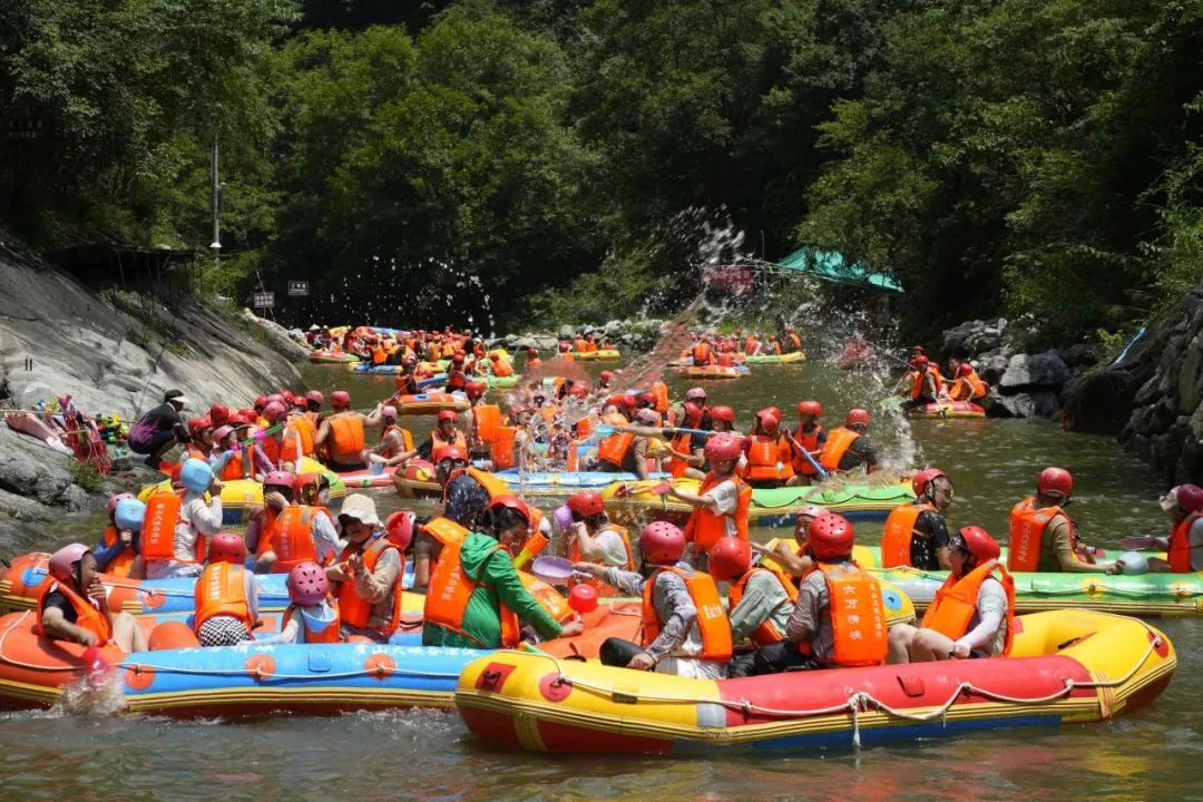霍山:漂流开漂 农家乐忙