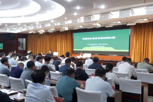 县委理论学习中心组（扩大）学习会召开
