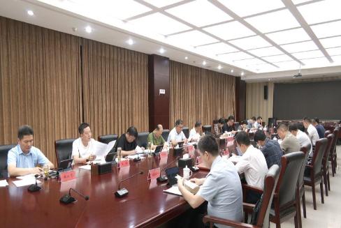 张守锐主持召开县委理论学习中心组学习会