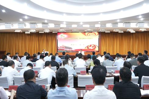 我县举行牢固树立正确政绩观专题辅导报告会