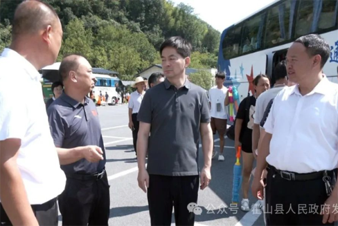 罗文调研督导旅游安全工作