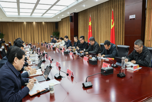 罗文主持召开县委理论学习中心组学习会