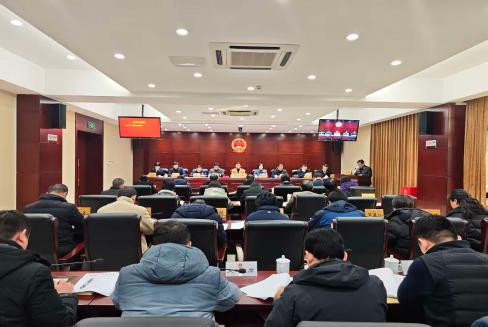 县十八届人大常委会第三十四次会议召开