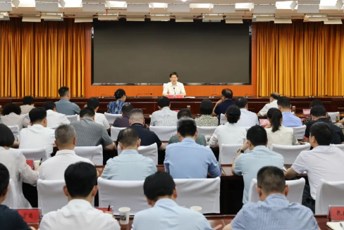 罗文主持召开县委理论学习中心组(扩大)学习会