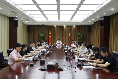 罗文主持召开县委理论学习中心组学习会