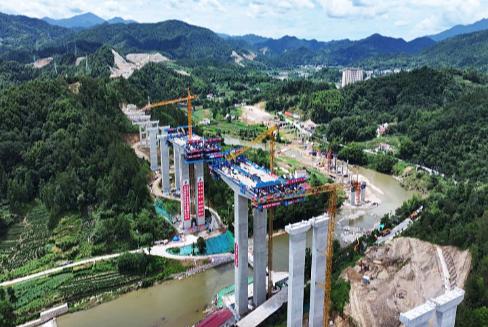 S94 天堂寨支线高速建设全速推进