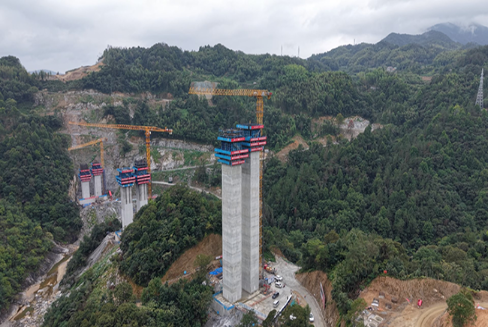 S94天堂寨支线高速公路建设稳步推进