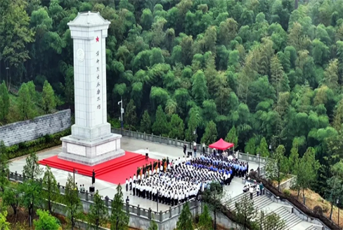 霍山县举行烈士纪念日向人民英雄敬献花篮仪式