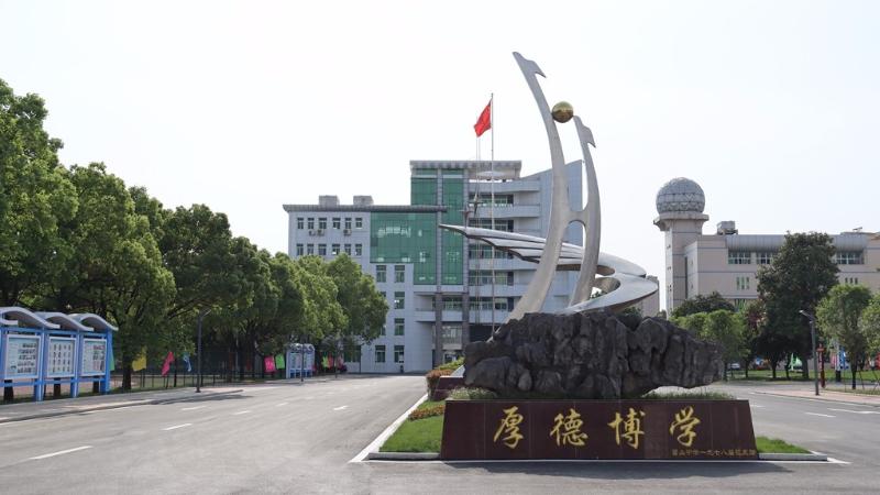 县委,县政府科学决策,决定将霍山二中迁至霍山中学老校区,原校区作为
