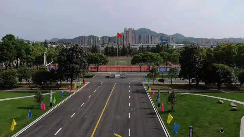 县委,县政府科学决策,决定将霍山二中迁至霍山中学老校区,原校区作为